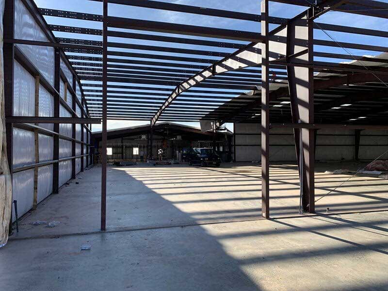 شركة تركيب هناجر في الرياض تقدم خدمات تصميم وتنفيذ هناجر حديدية وساندوتش بانل للمصانع، المستودعات، المحلات التجارية، ومزارع الدواجن. نوفر هناجر جاهزة للإيجار أو البيع، مع حلول مخصصة للمشاريع التجارية والصناعية بأعلى جودة وأفضل الأسعار.



