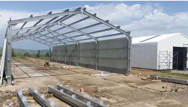 شركة تركيب هناجر في الرياض تقدم خدمات تصميم وتنفيذ هناجر حديدية وساندوتش بانل للمصانع، المستودعات، المحلات التجارية، ومزارع الدواجن. نوفر هناجر جاهزة للإيجار أو البيع، مع حلول مخصصة للمشاريع التجارية والصناعية بأعلى جودة وأفضل الأسعار.





